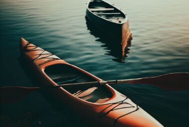 canoe vs kayak